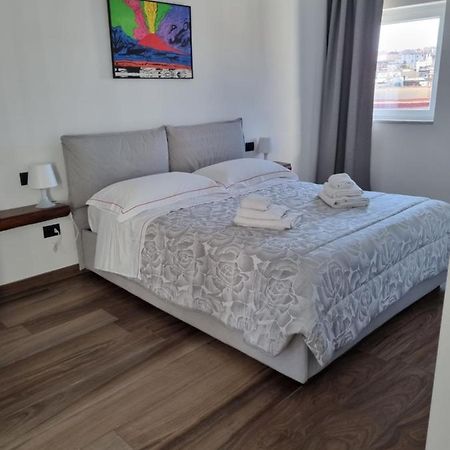 Metro Art Suite Napoli Ngoại thất bức ảnh